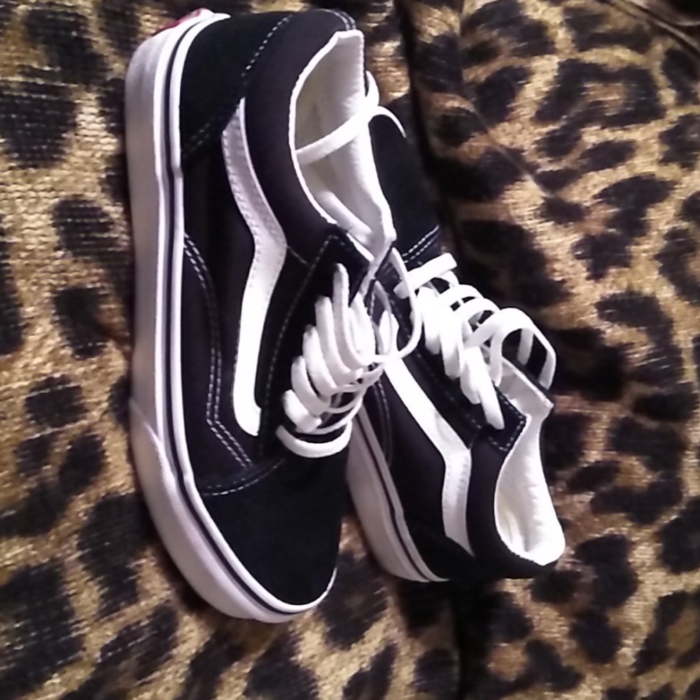 VANS - Picture 2 of 6